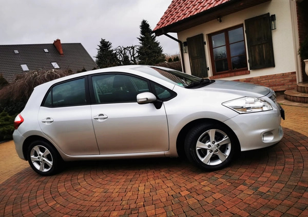 Toyota Auris cena 28900 przebieg: 142000, rok produkcji 2011 z Tarczyn małe 191